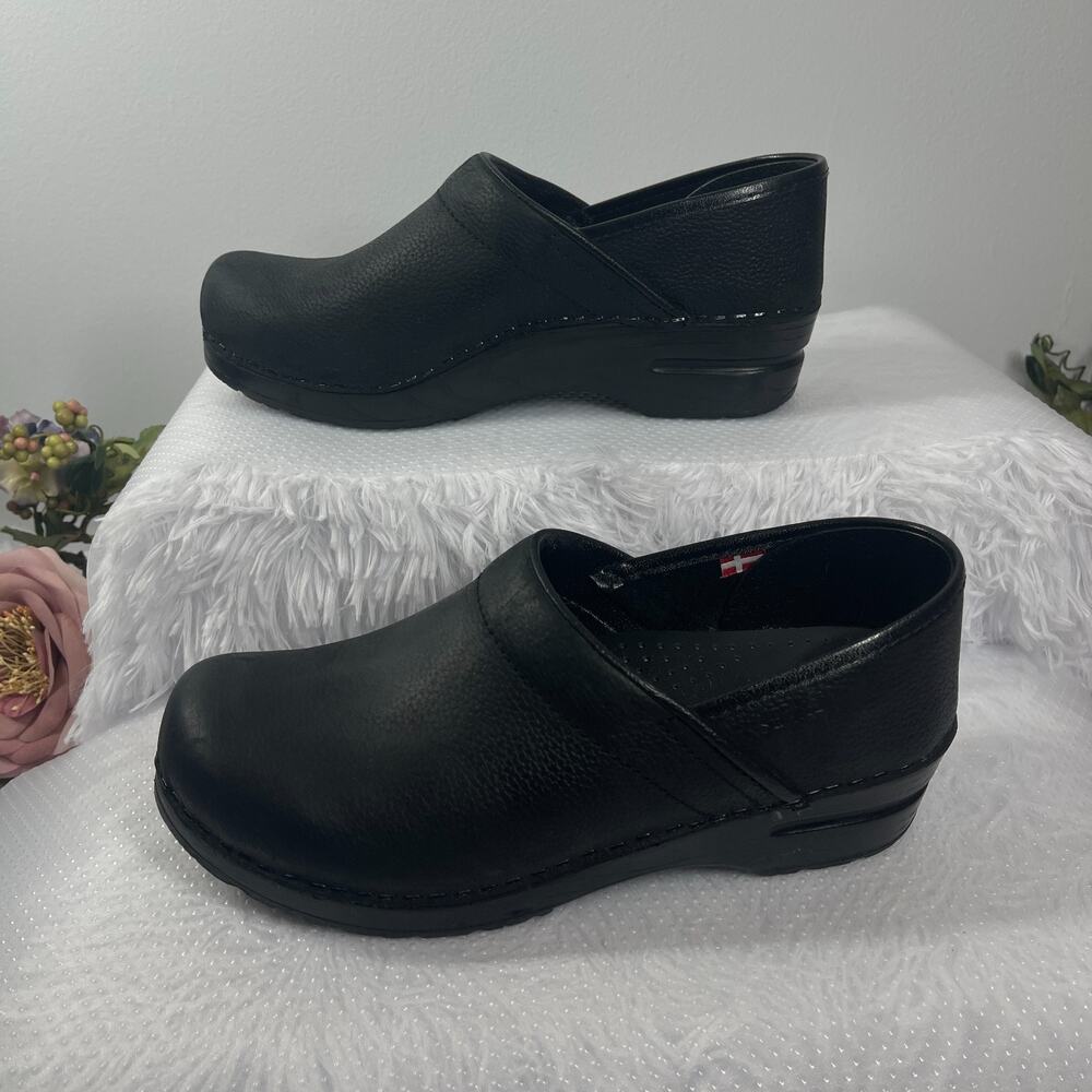 Sanita Scandi Cabrio Clogs Women's Size 7 Black Leather Comfort Slip On Gorpcore - Picture 2 of 8
